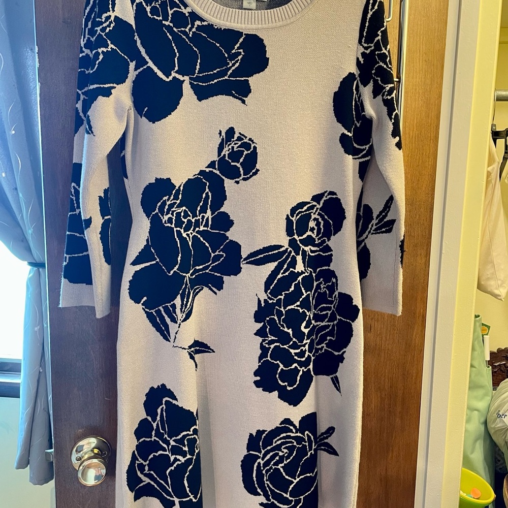 Elegant Floral Knit Dress